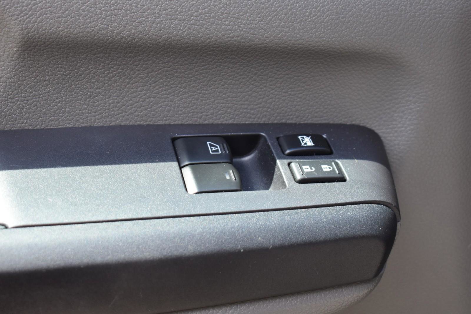 Used 2016 Nissan NV 3500 SV w/ SV Technology Package image 27