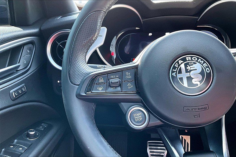 Used 2024 Alfa Romeo Stelvio Veloce AWD/4WD image 17