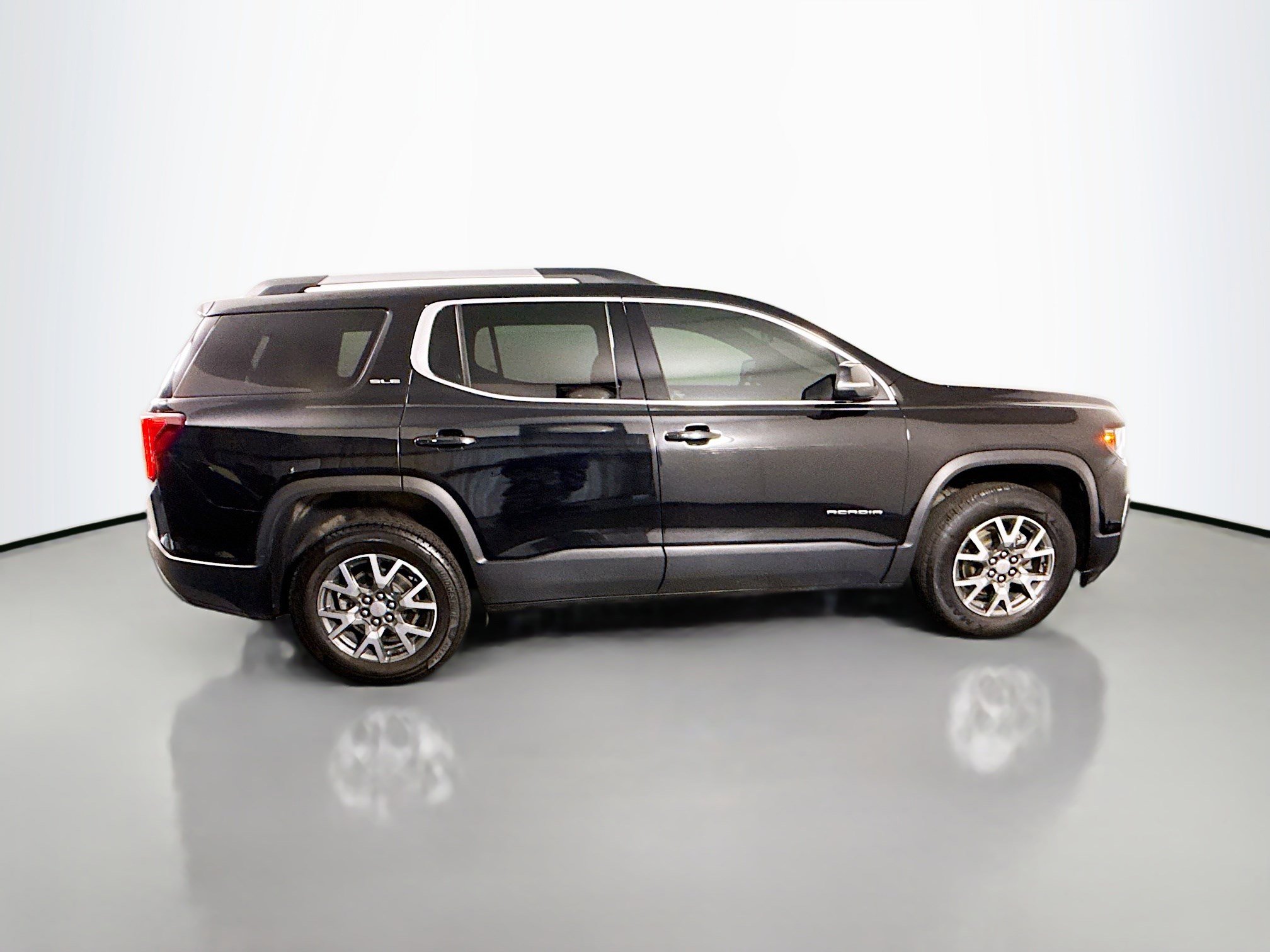 Used 2022 GMC Acadia SLE w/ Driver Convenience Package FWD image 11
