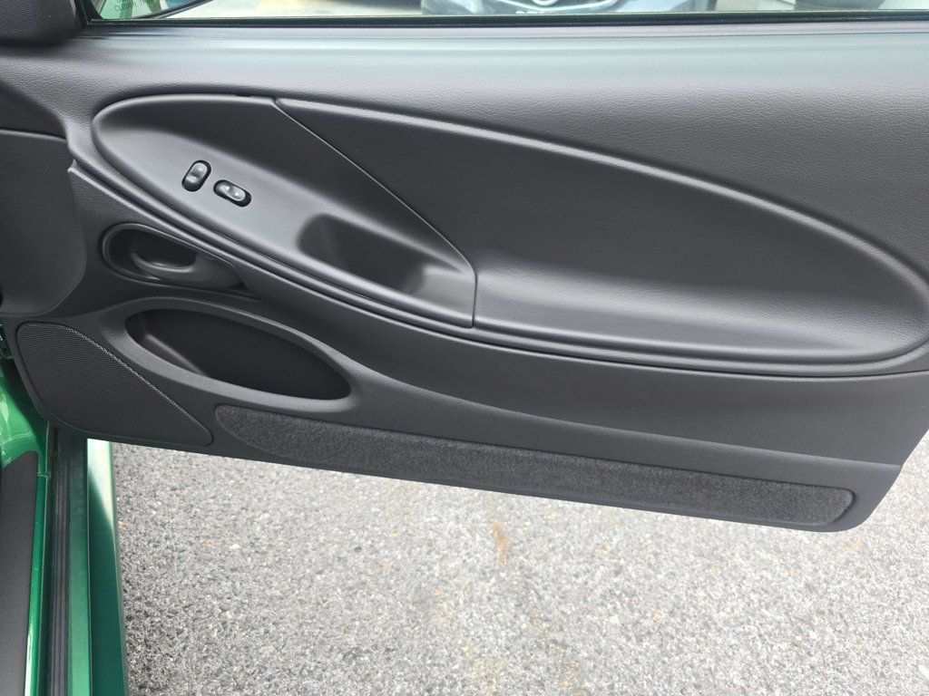 Used 2001 Ford Mustang Premium RWD image 12