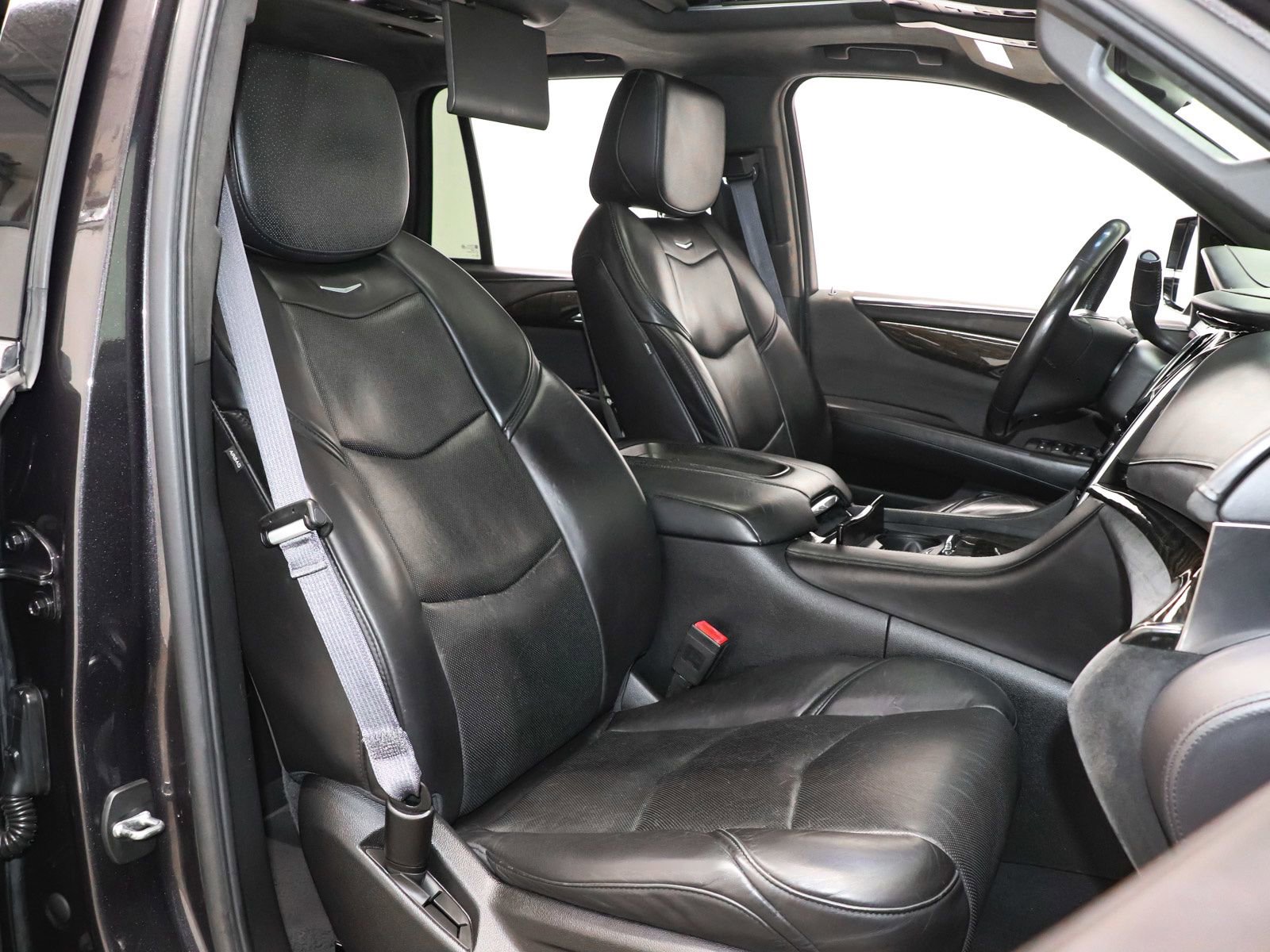 Used 2016 Cadillac Escalade Platinum image 30