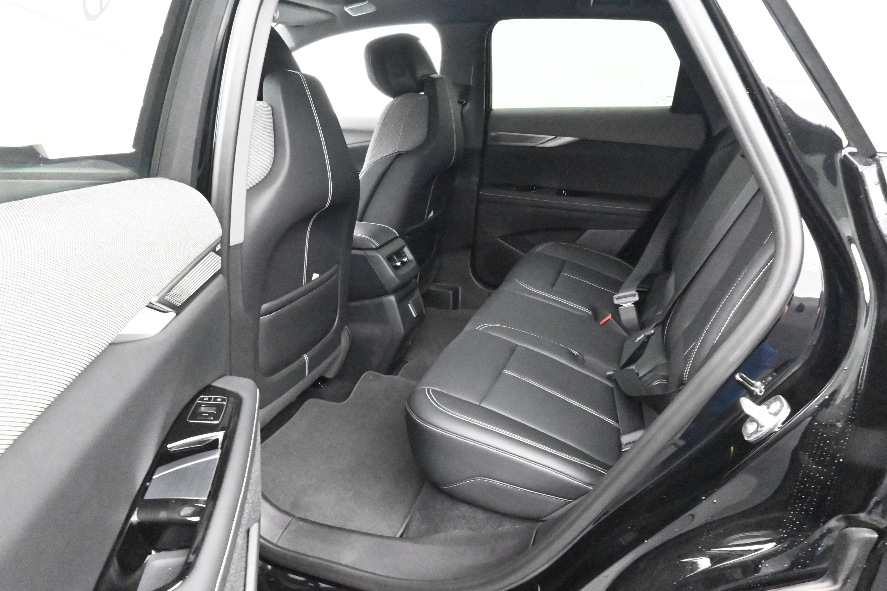 New 2026 Cadillac Optiq Sport 1 w/ LPO, Floor Liner Package AWD/4WD image 10