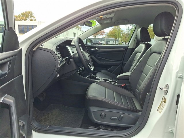 Used 2023 Volkswagen Jetta SE image 13