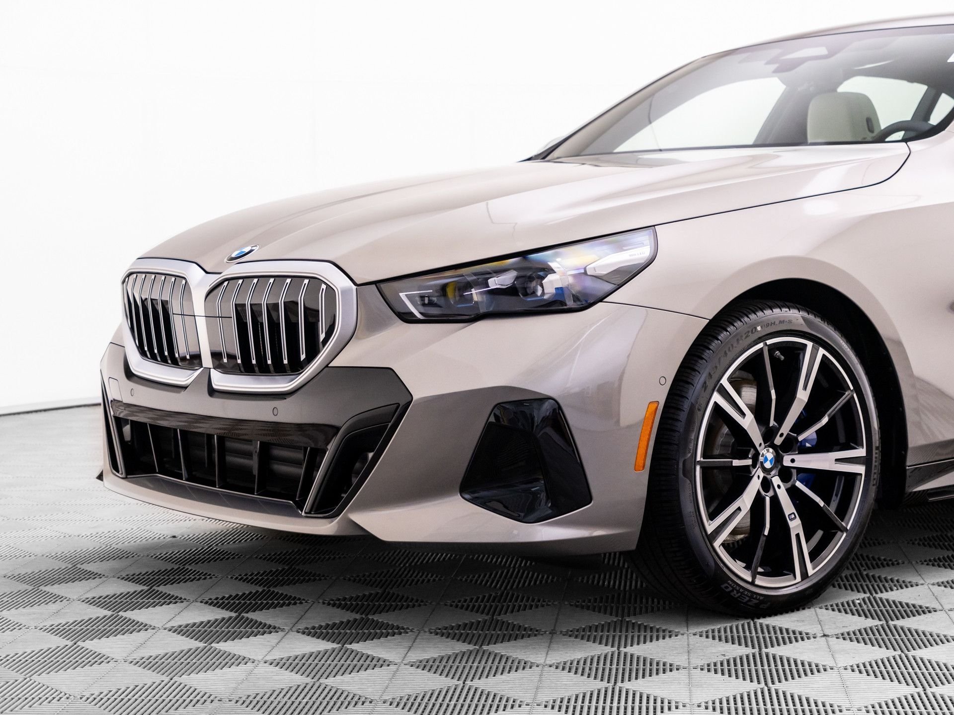 New 2026 BMW 530i xDrive w/ M Sport Package AWD/4WD image 37