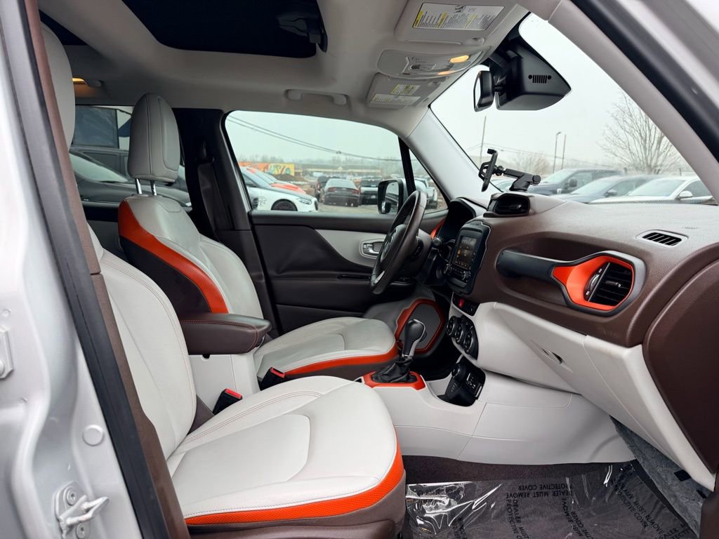 Used 2016 Jeep Renegade Limited image 11