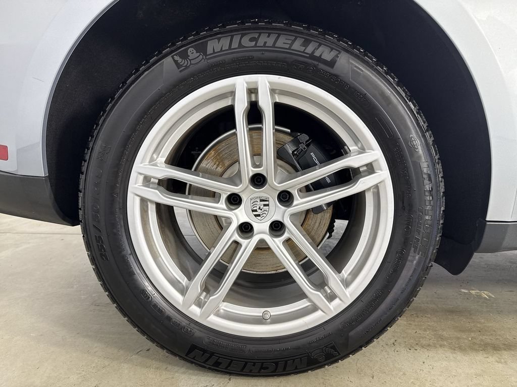 Certified 2026 Porsche Macan AWD/4WD image 16