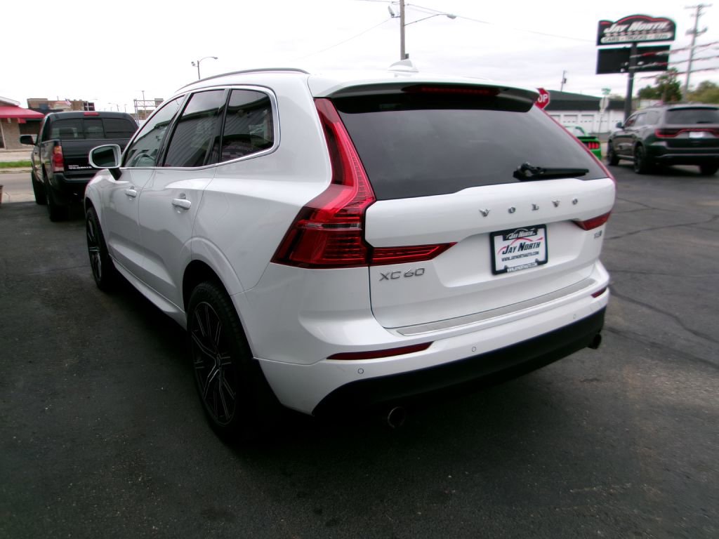 Used 2021 Volvo XC60 T5 Momentum w/ Premium Package image 6