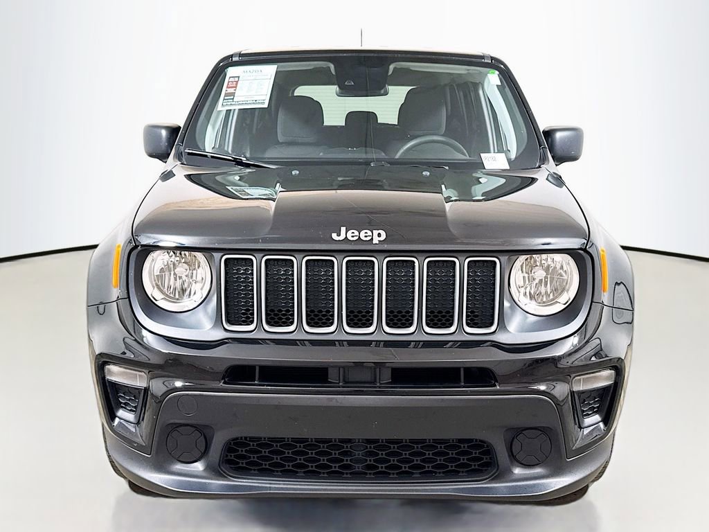Used 2023 Jeep Renegade Latitude AWD/4WD image 2