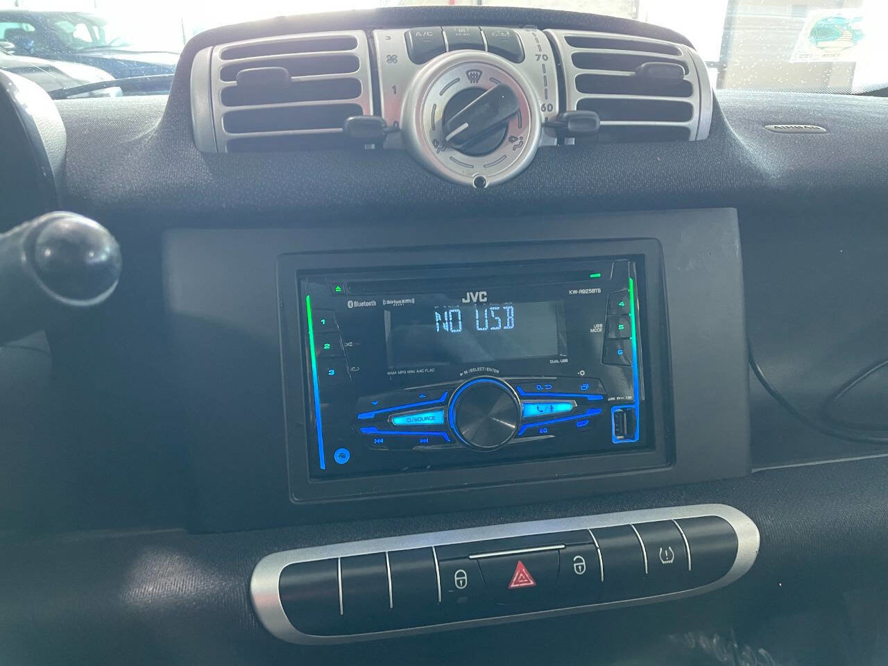 Used 2013 smart fortwo passion image 22