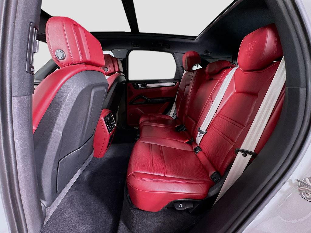 Certified 2023 Porsche Cayenne Platinum Edition AWD/4WD image 24