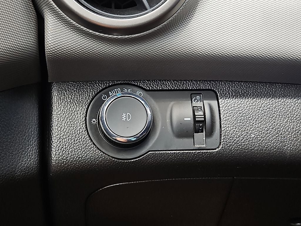 Used 2015 Chevrolet Sonic LTZ FWD image 22