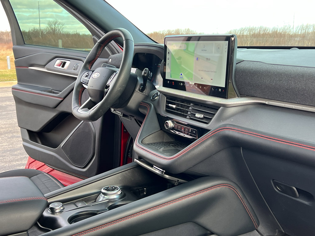 Used 2025 Ford Explorer ST-Line w/ ST-Line Street Pack image 29