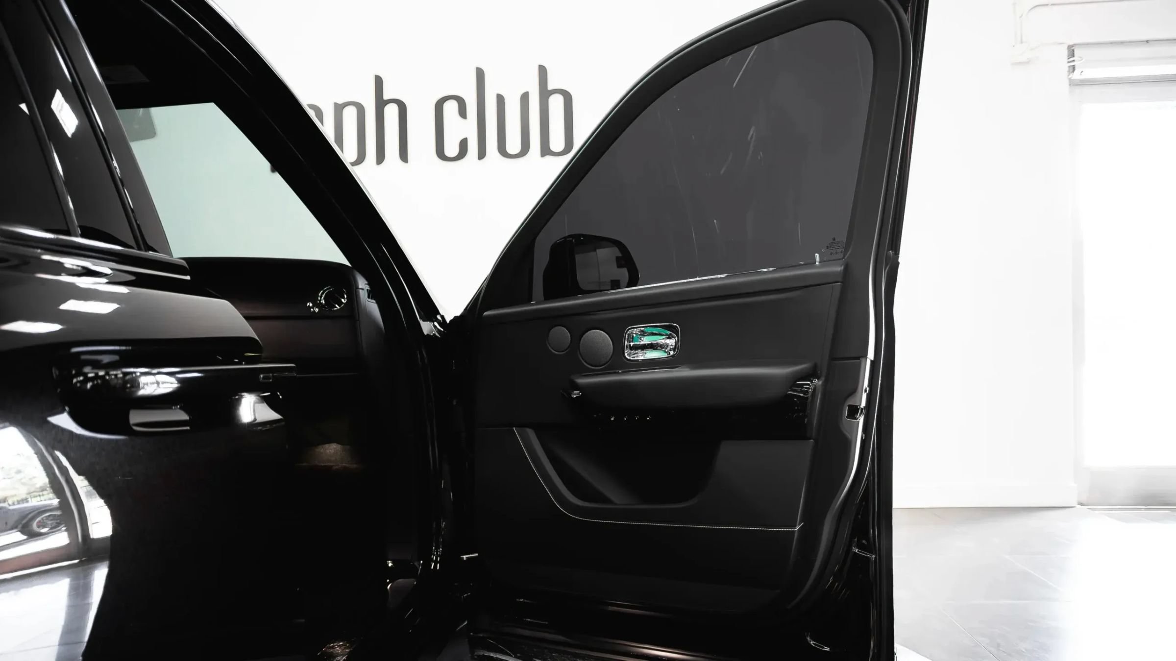 Used 2021 Rolls-Royce Cullinan AWD/4WD image 36