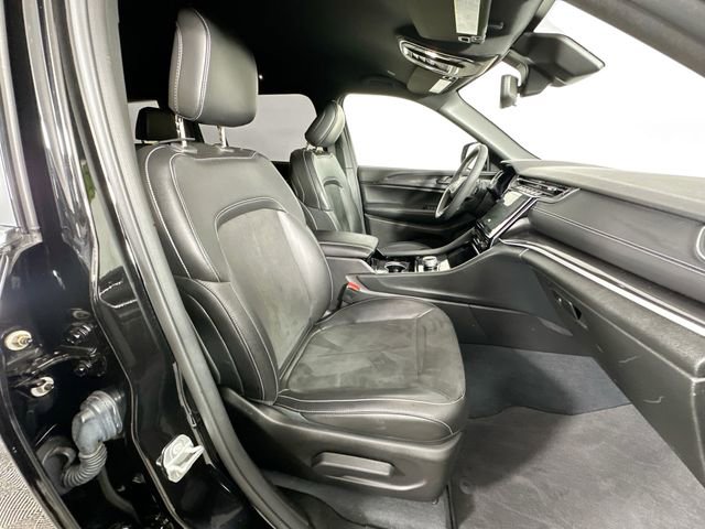 Used 2023 Jeep Grand Cherokee L Laredo image 29