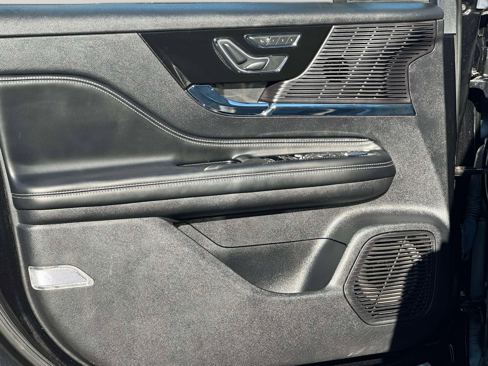 Used 2022 Lincoln Corsair AWD w/ Equipment Group 101A image 21