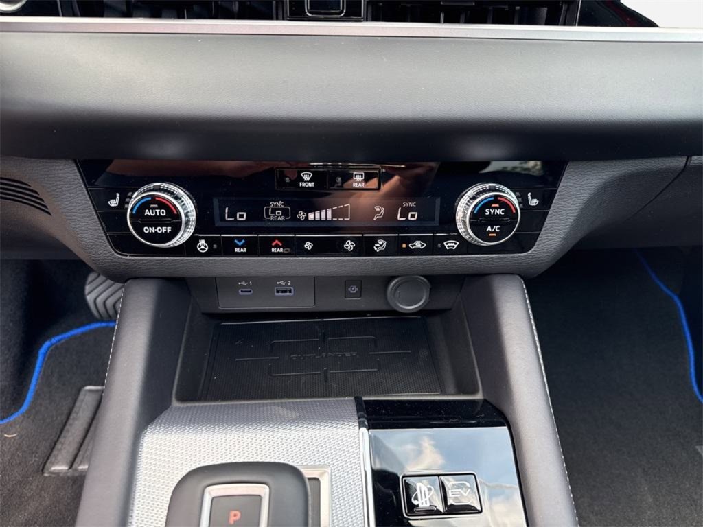 New 2025 Mitsubishi Outlander SEL image 35