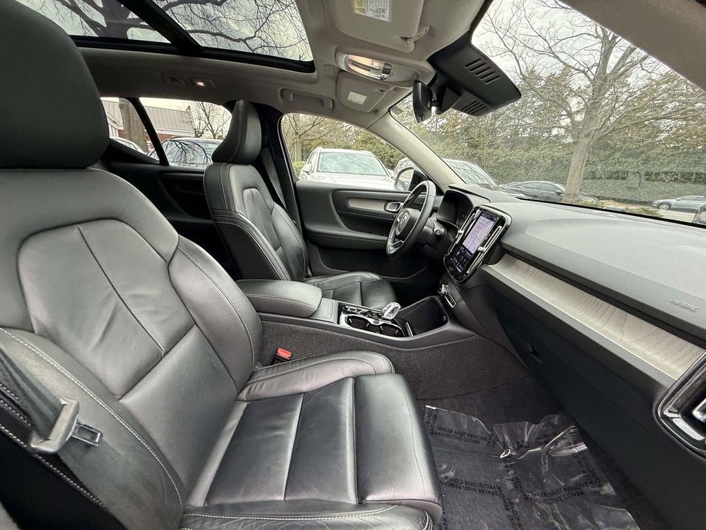 Used 2023 Volvo XC40 B5 Plus w/ Driver Assist Package image 14