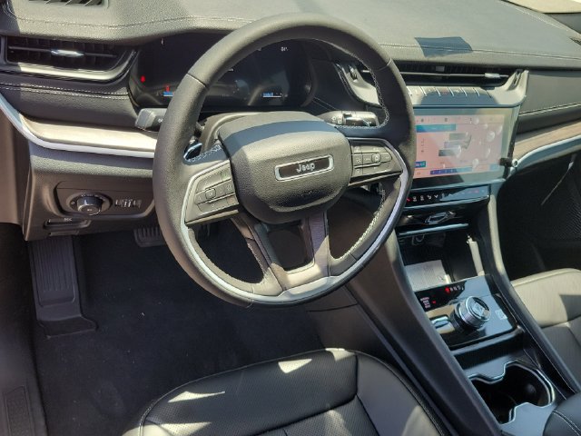 New 2026 Jeep Grand Cherokee L Limited w/ Luxury Tech Group II AWD/4WD image 13