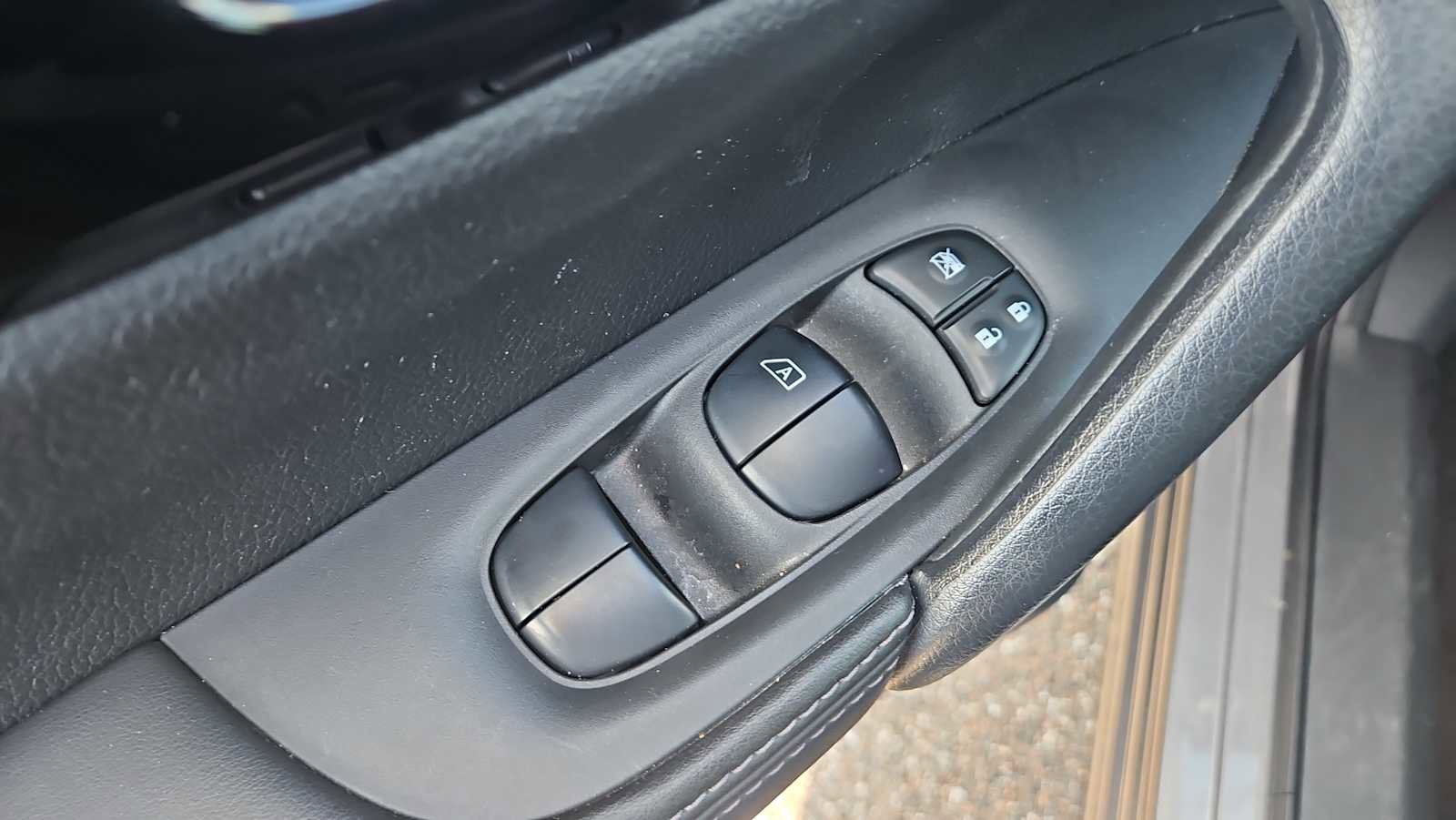 Used 2022 Nissan Rogue Sport SL image 15