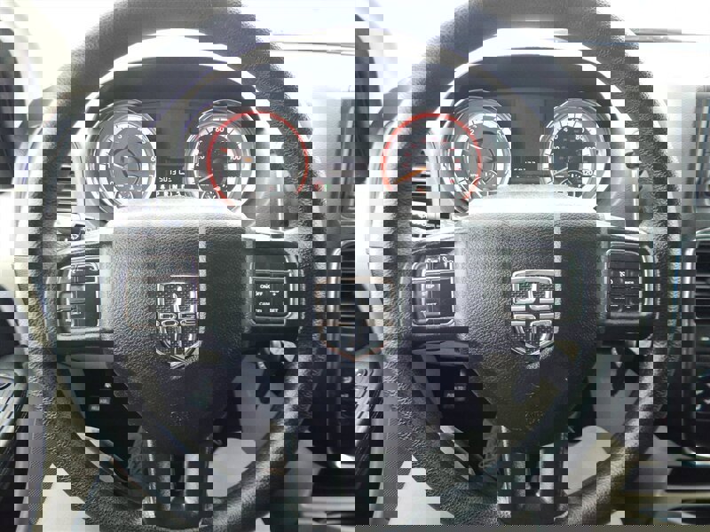 Used 2018 Dodge Grand Caravan SE w/ UConnect Hands-Free Group image 25