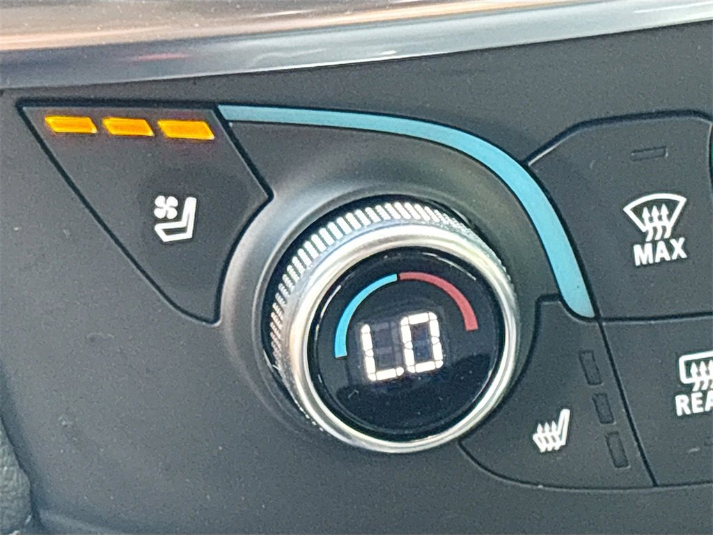 Used 2023 Chevrolet Traverse High Country image 21