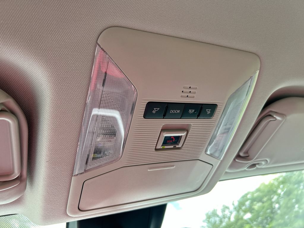 Used 2025 Toyota RAV4 XLE FWD image 28
