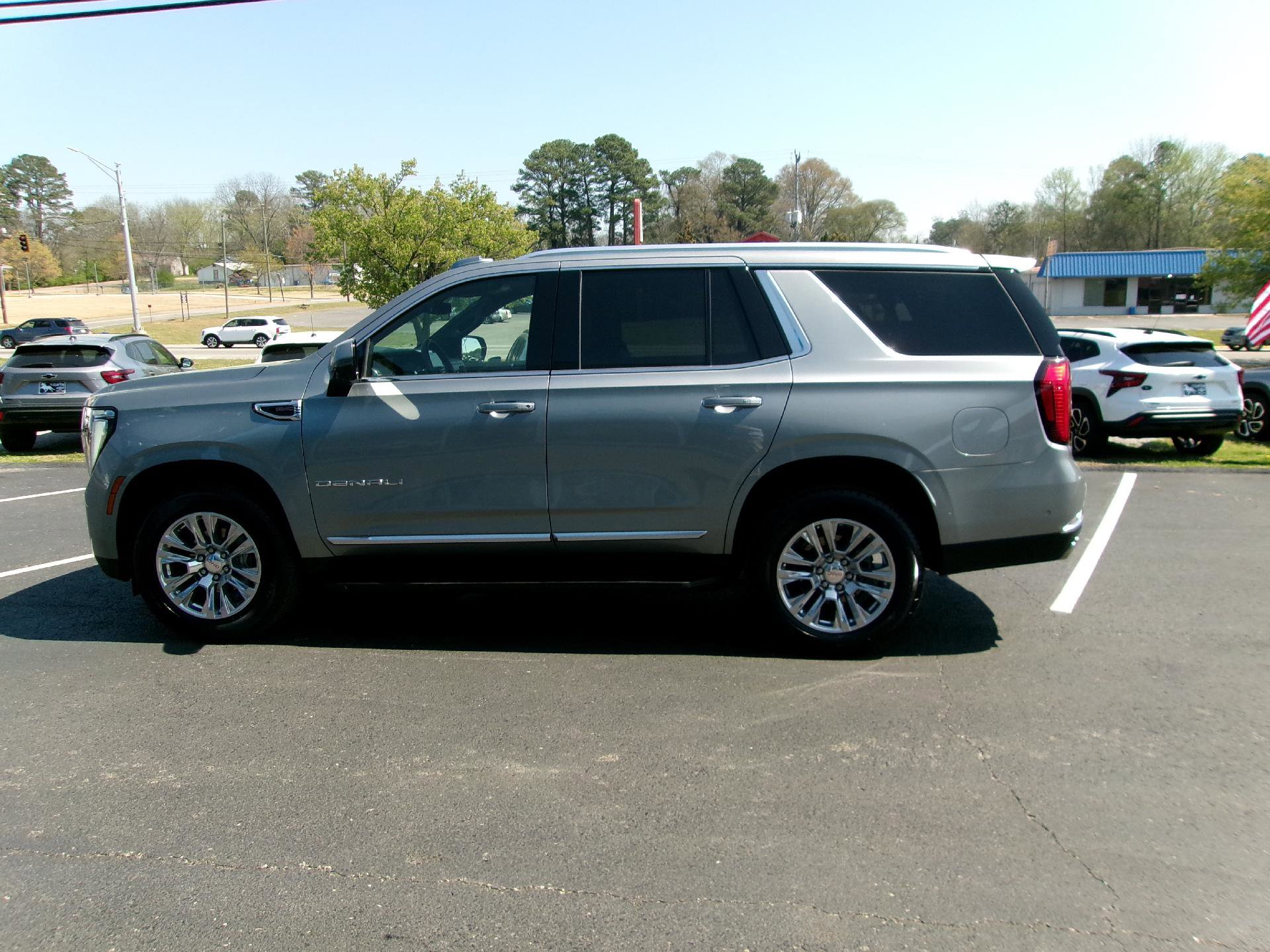 Used 2025 GMC Yukon Denali image 5