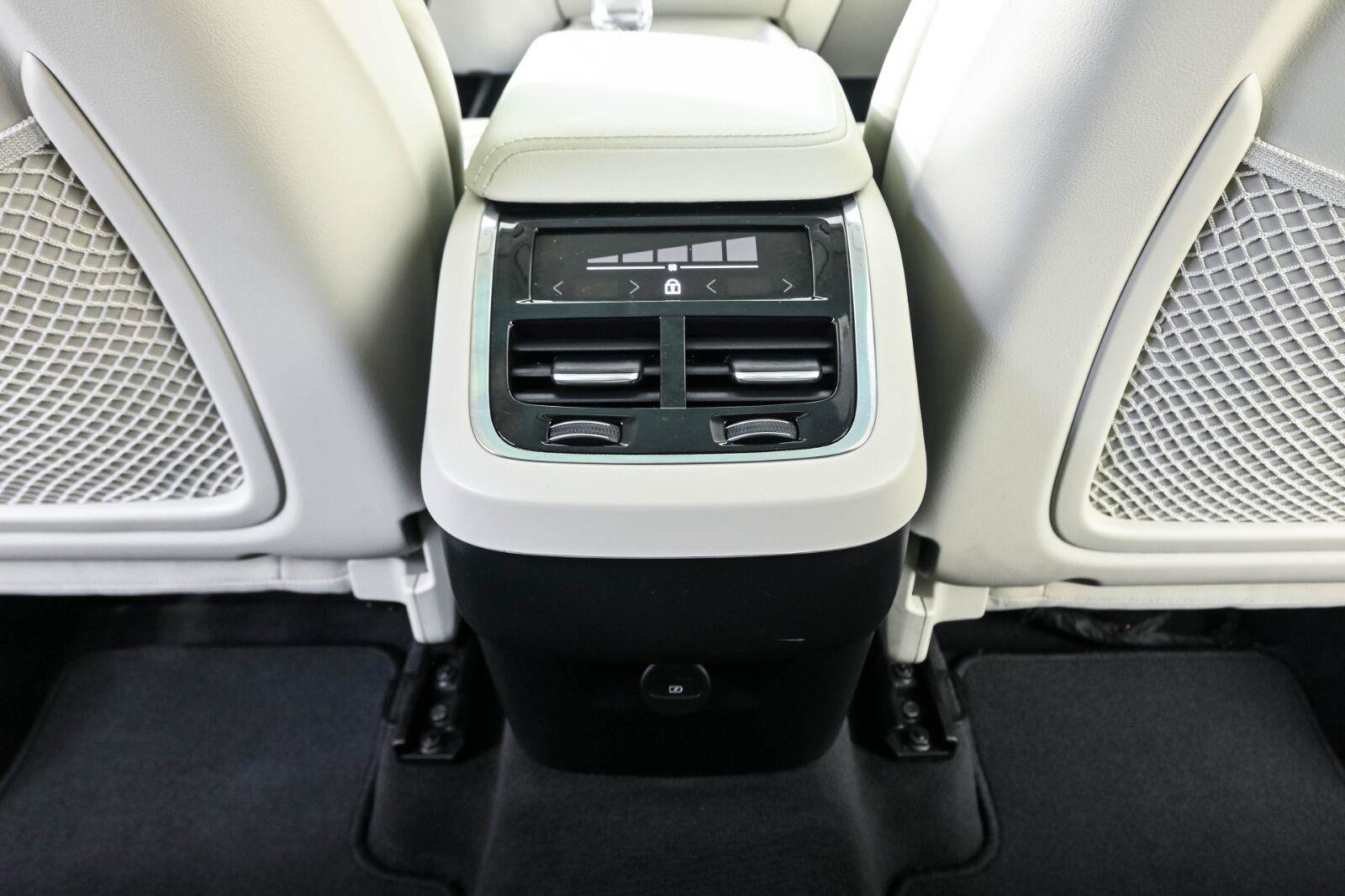 Certified 2023 Volvo XC60 B5 Ultimate FWD image 22