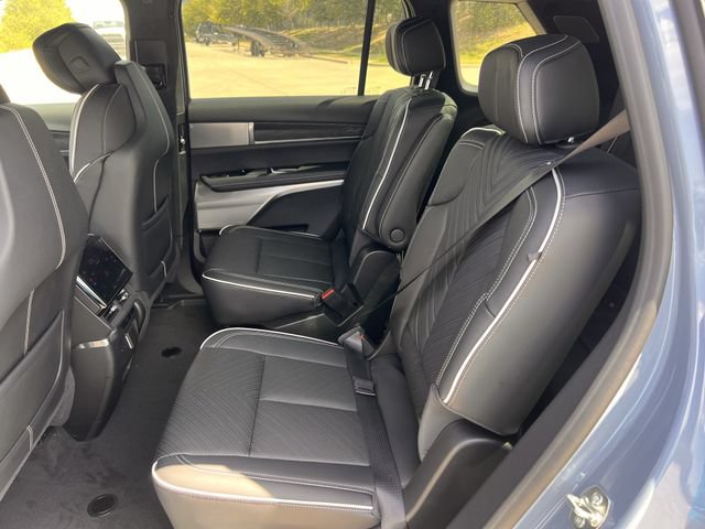 New 2027 Cadillac Vistiq Luxury w/ LPO, Premium Carpet Package AWD/4WD image 5
