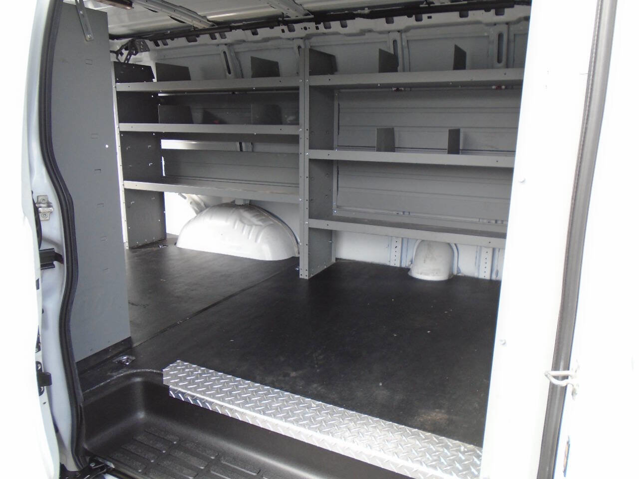 Used 2020 Chevrolet Express 3500 w/ Driver Convenience Package image 11