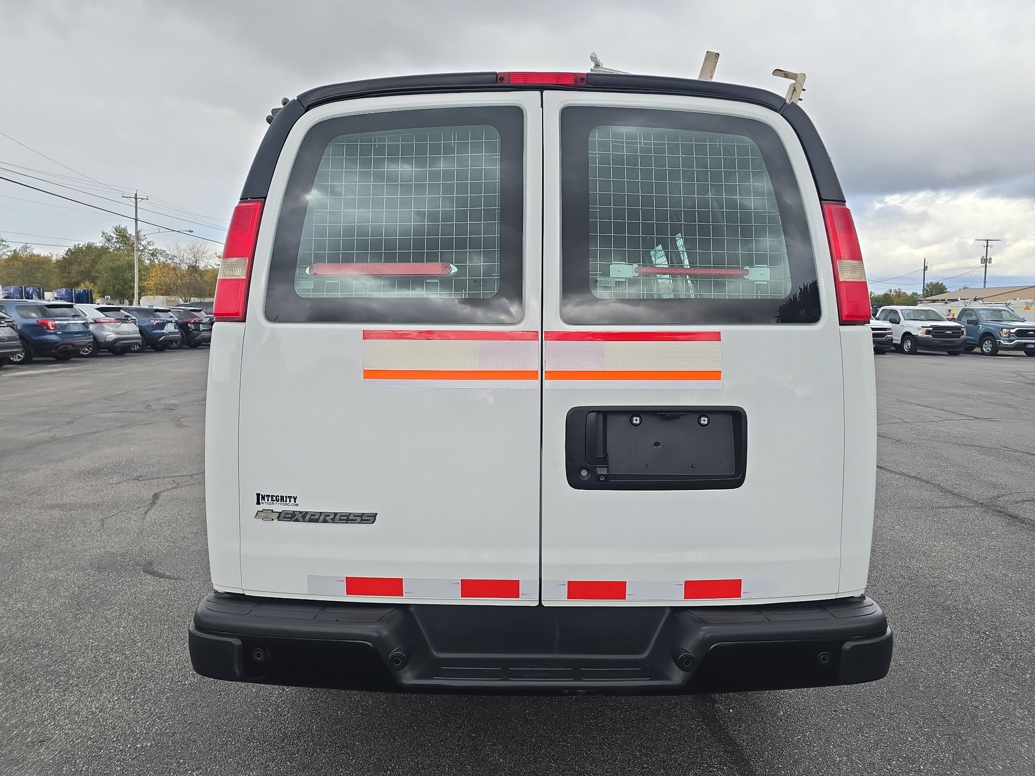 Used 2018 Chevrolet Express 2500 w/ Driver Convenience Package RWD image 7