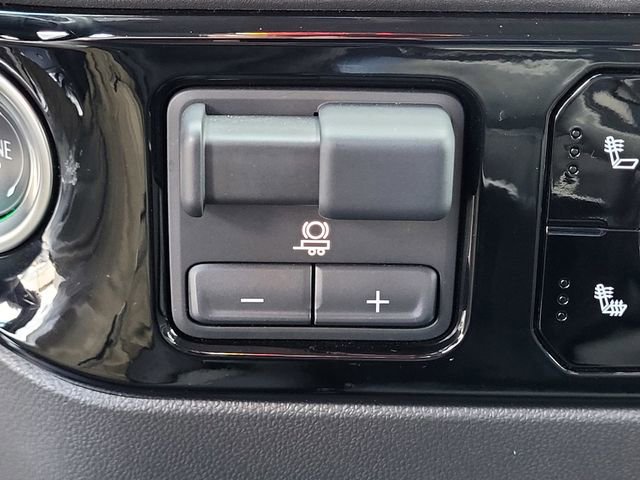 Used 2025 GMC Sierra 1500 SLE w/ Preferred Package image 13