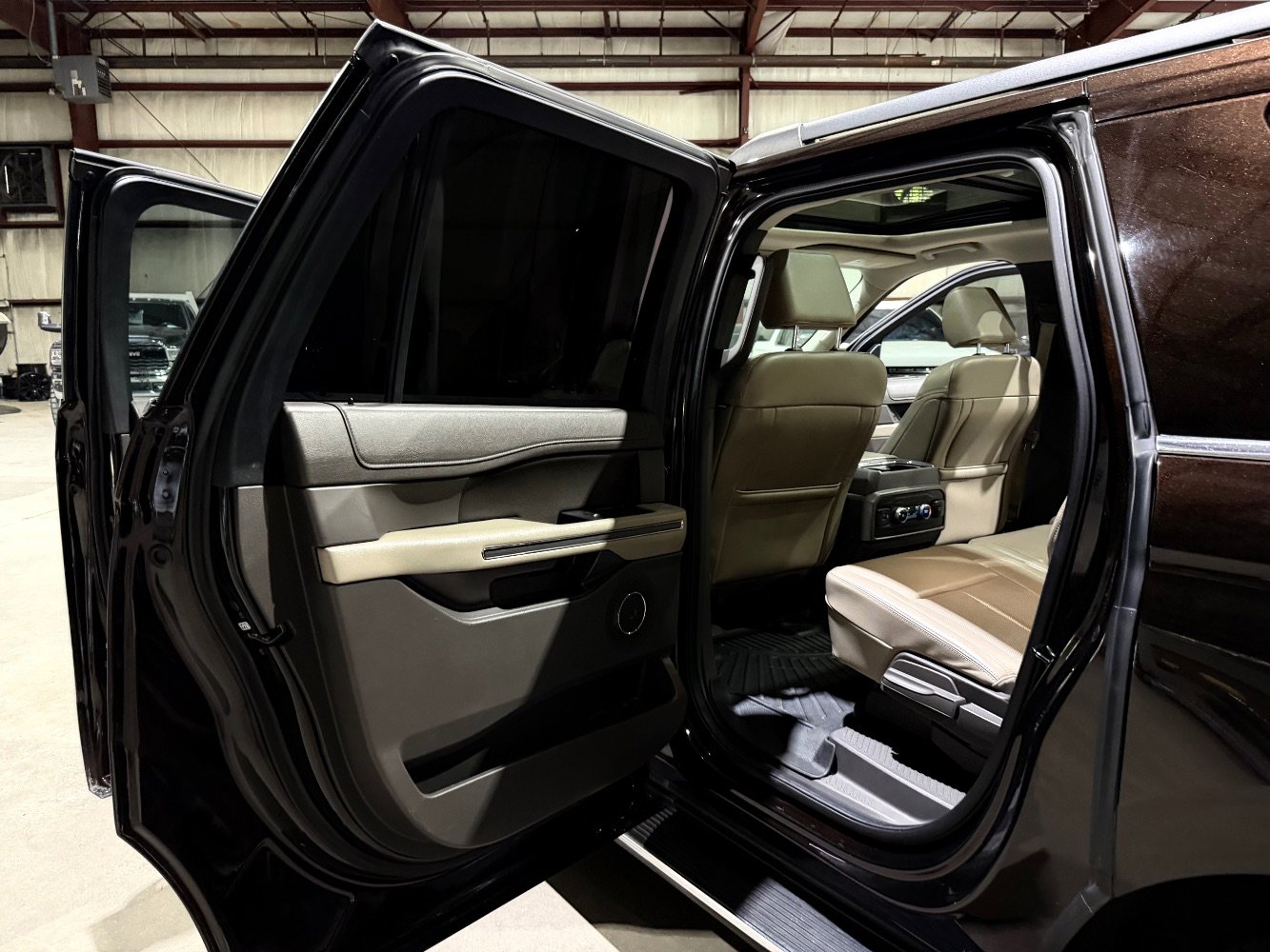 Used 2021 Ford Expedition Max XLT RWD image 16