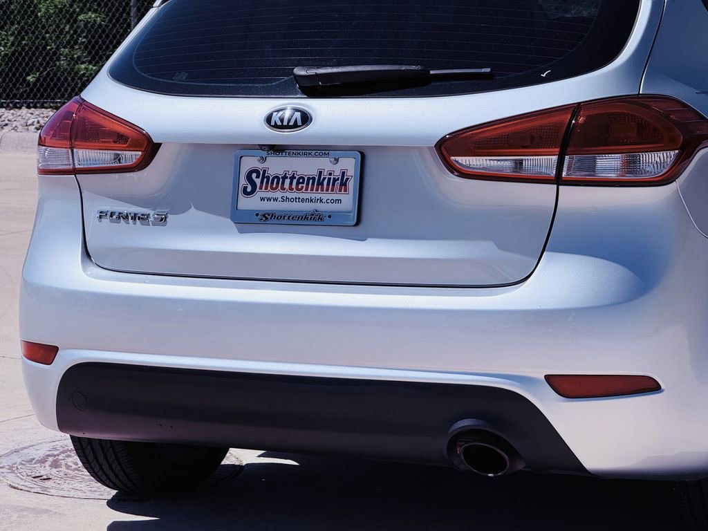 Used 2017 Kia Forte LX w/ LX Popular Plus Package image 6