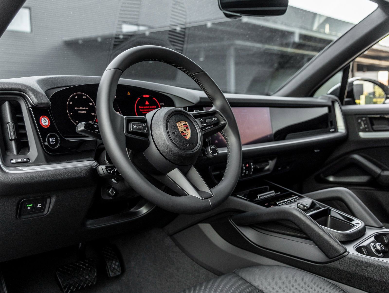 Certified 2025 Porsche Cayenne image 4