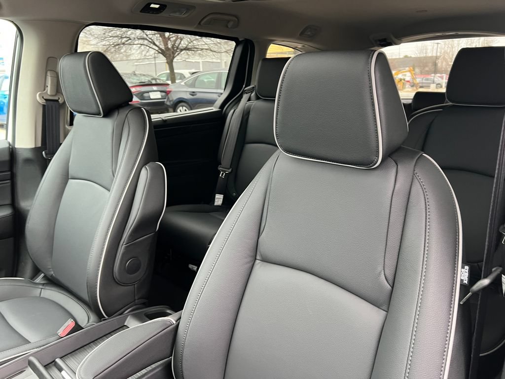 New 2026 Honda Odyssey Touring image 14