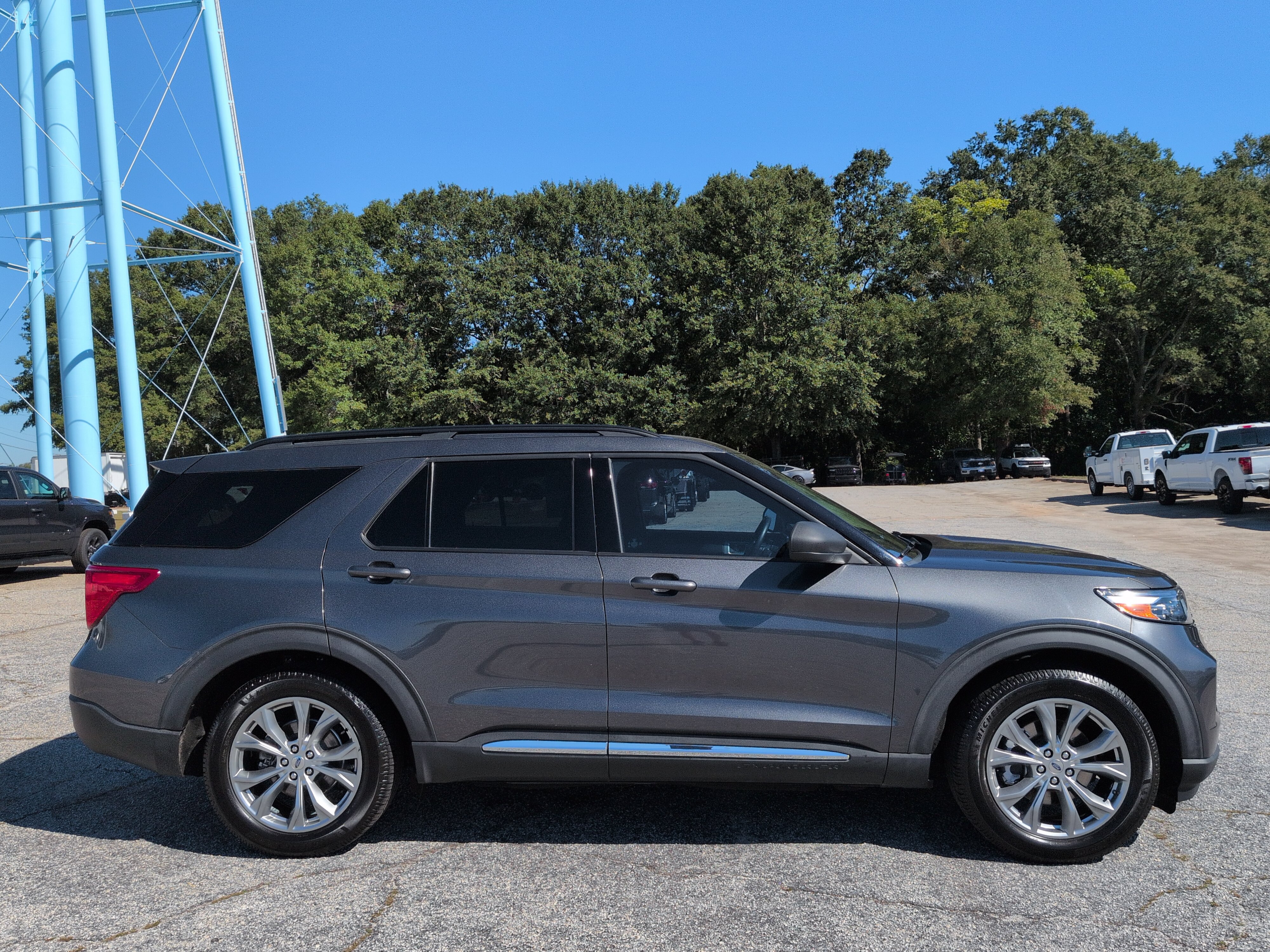 Certified 2020 Ford Explorer XLT w/ Equipment Group 202A RWD image 2