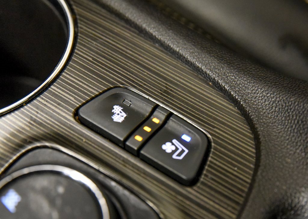 Used 2023 GMC Acadia SLT w/ Preferred Package image 28