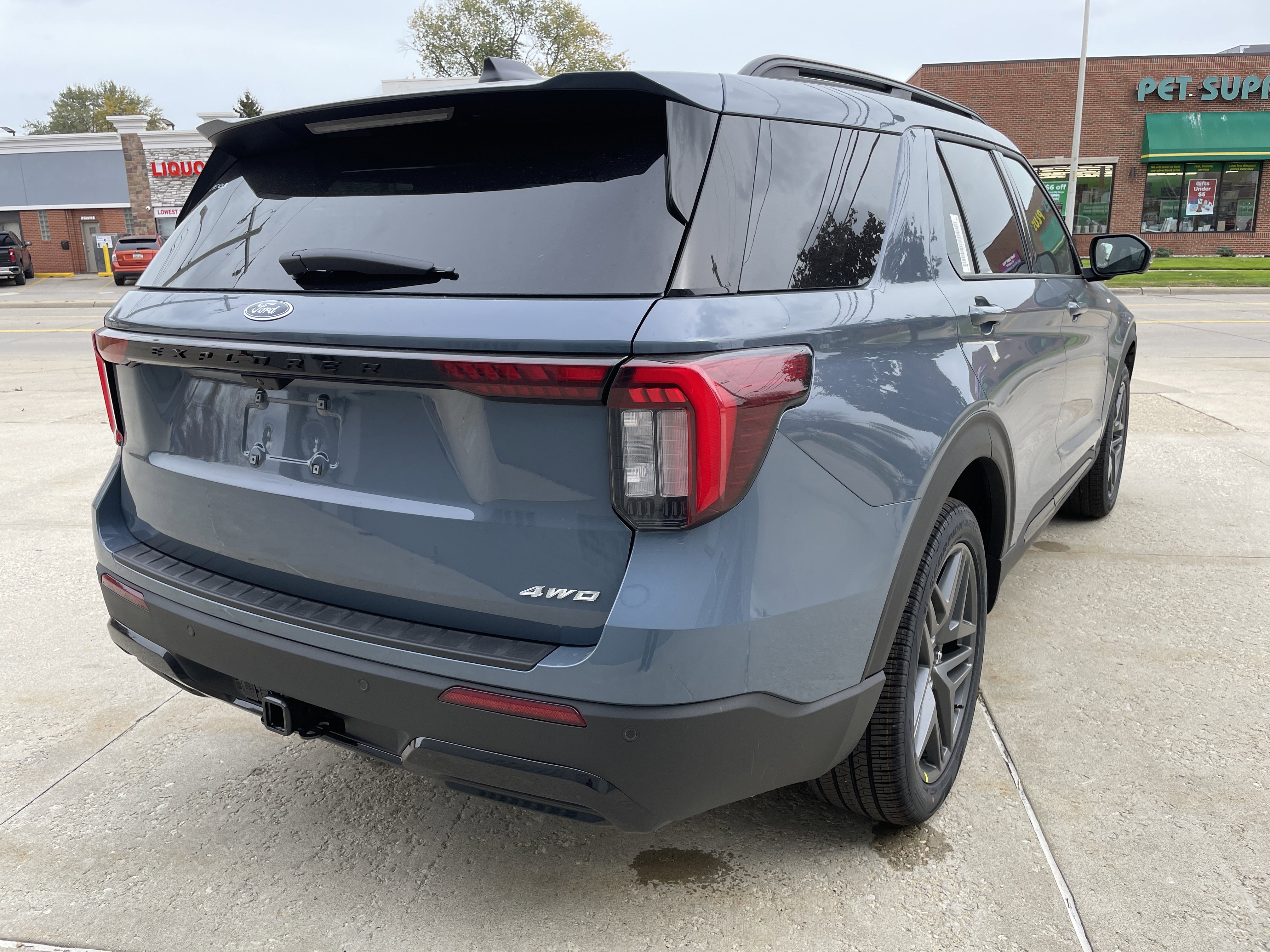 New 2026 Ford Explorer ST-Line image 4