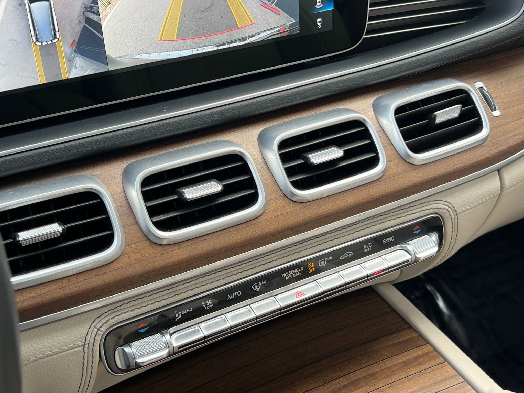 Used 2023 Mercedes-Benz GLS 580 4MATIC image 32