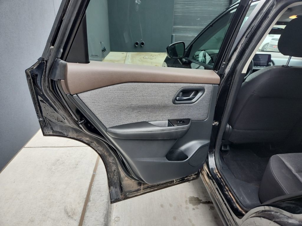 Used 2021 Nissan Rogue S image 14