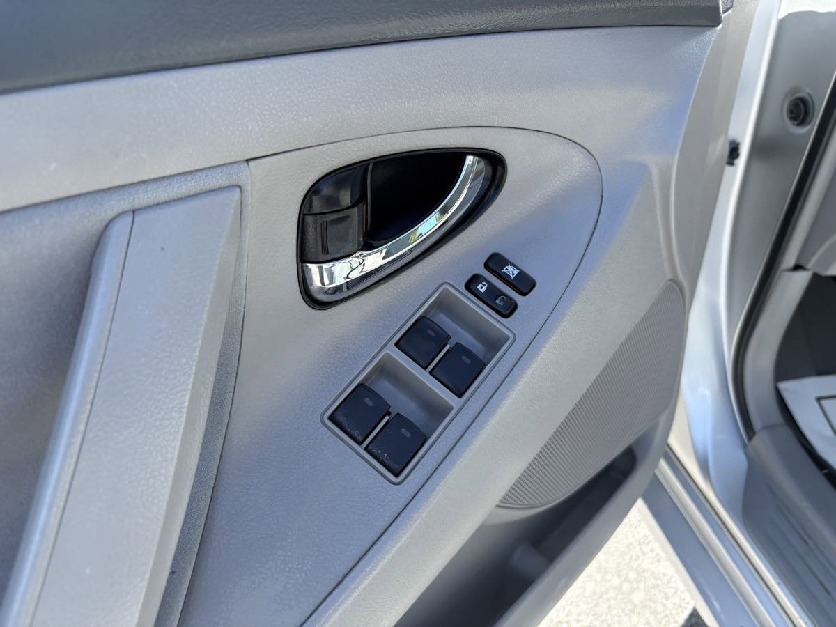 Used 2010 Toyota Camry LE FWD image 20