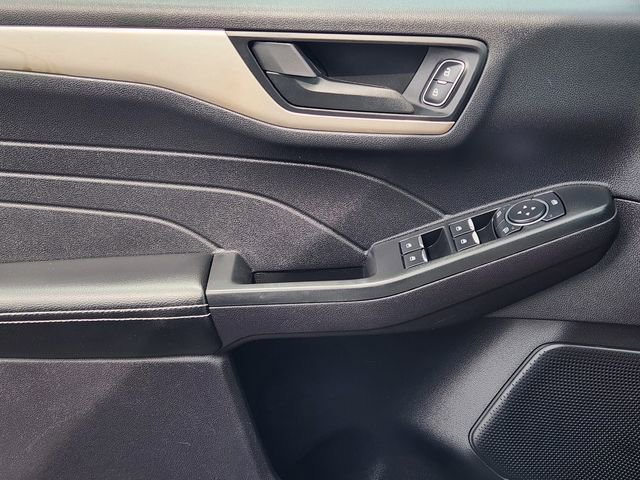 Used 2022 Ford Escape SE w/ SE Sport Appearance Package FWD image 24