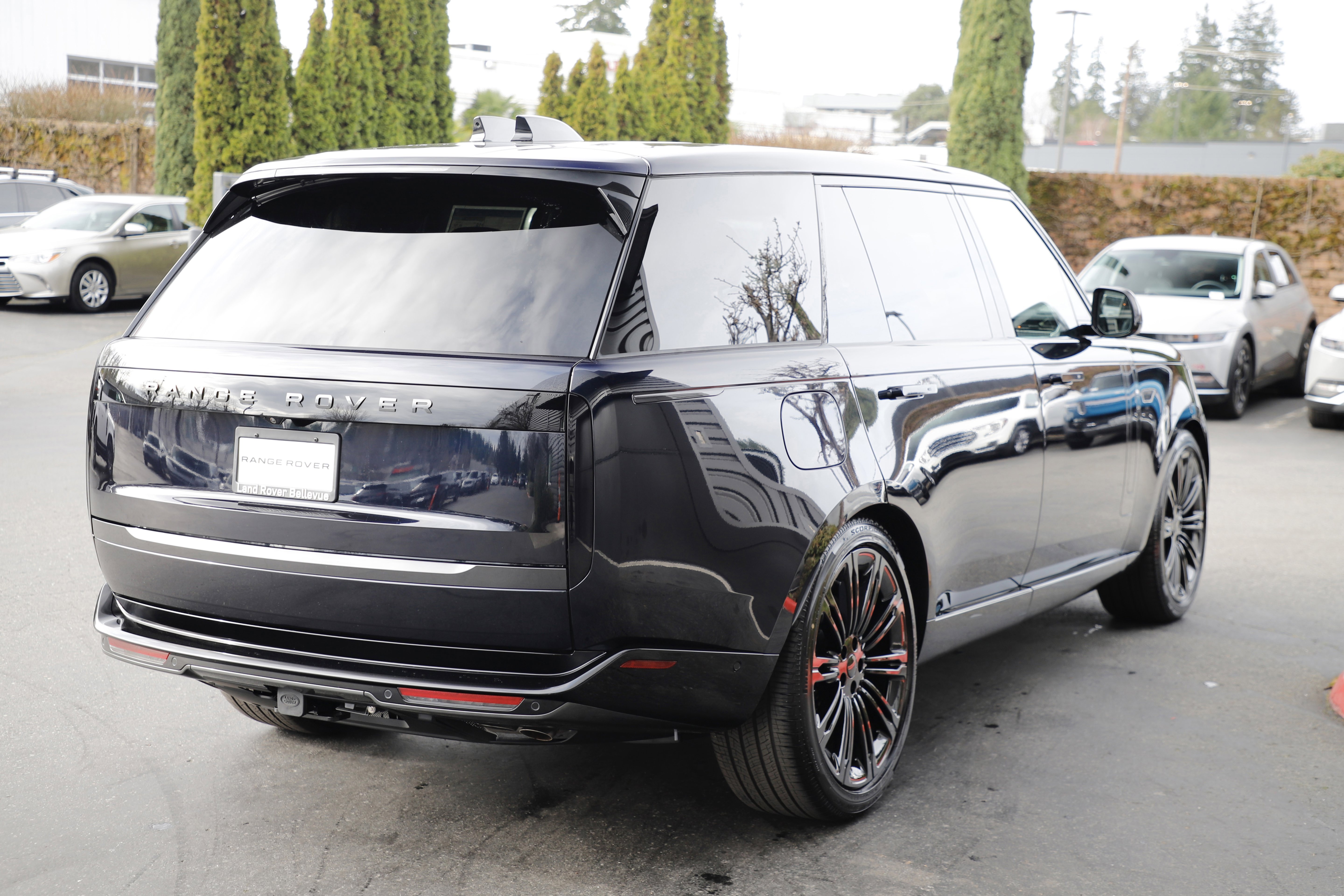 New 2026 Land Rover Range Rover Long Wheelbase SE AWD/4WD image 6