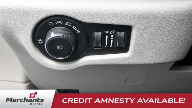 Used 2023 Chrysler Pacifica Touring-L AWD/4WD image 18
