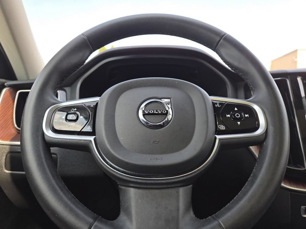 Used 2023 Volvo XC60 B5 Plus AWD/4WD image 26