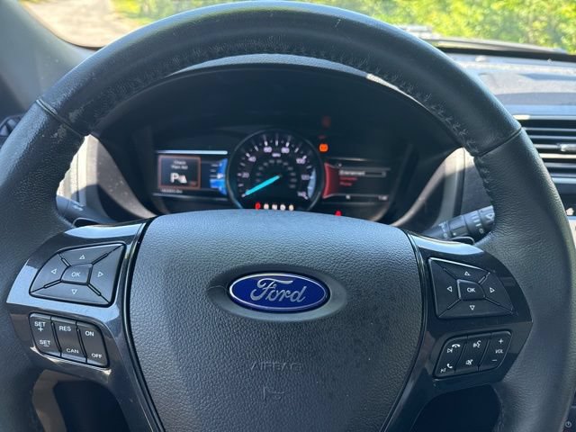 Used 2017 Ford Explorer XLT w/ Equipment Group 202A FWD image 11