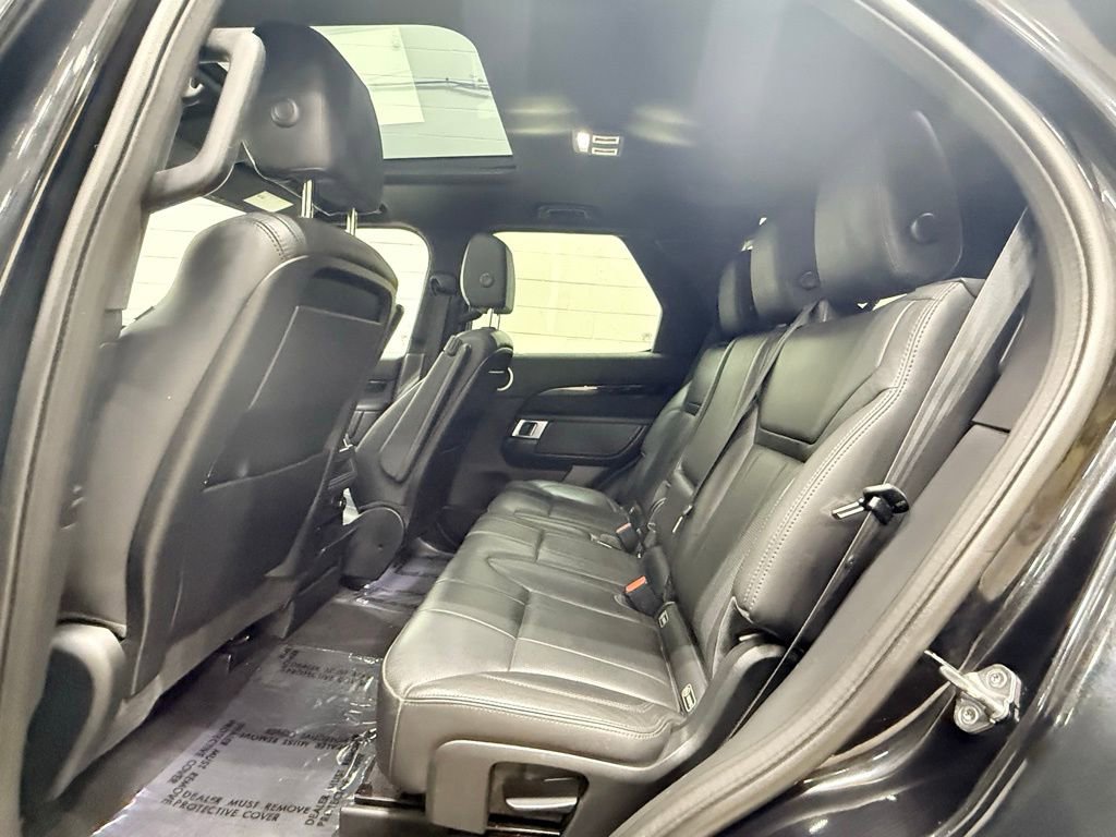 Used 2017 Land Rover Discovery SE image 40