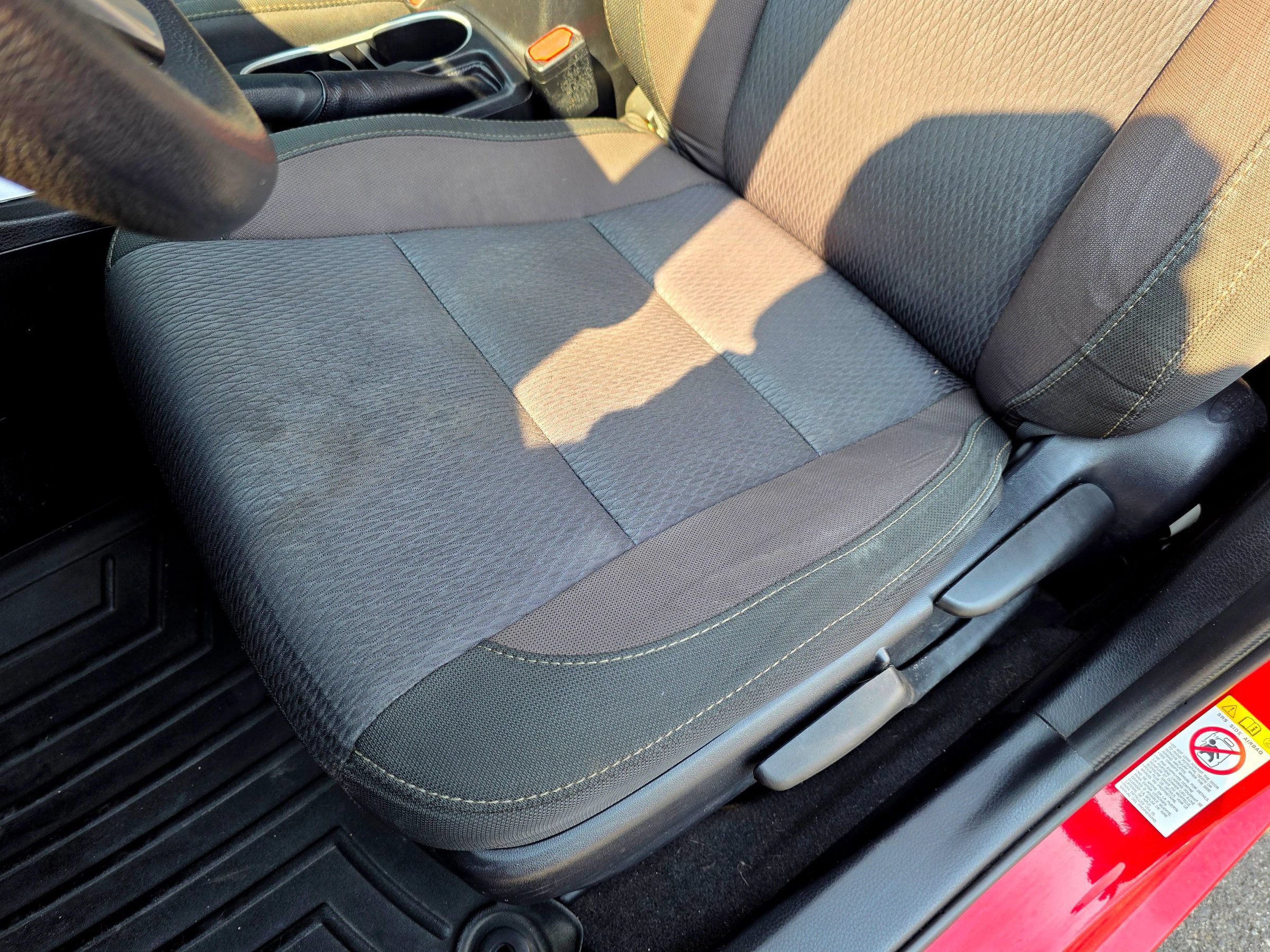 Used 2017 Toyota Corolla LE w/ Carpet Mat Package (TMS) FWD image 37