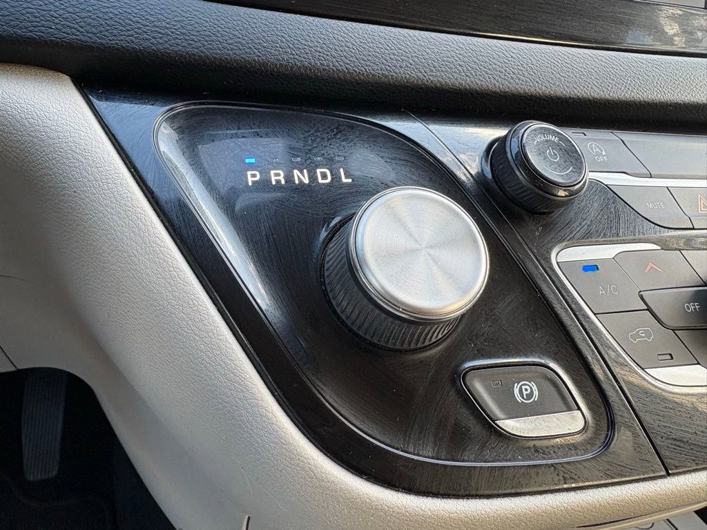 Used 2021 Chrysler Voyager Lxi FWD image 30